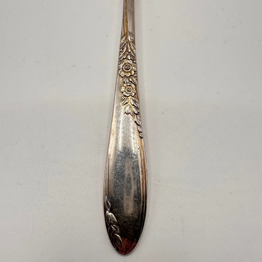 1954 Wm A Rogers/Oneida Country Lane Gardenia Silver Plate Vintage Teaspoon